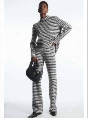 COS Black White Flared Checked Jacquard Knit
High Rise Pull On Trouser Pant Sz M